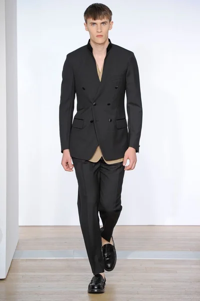 Look 25